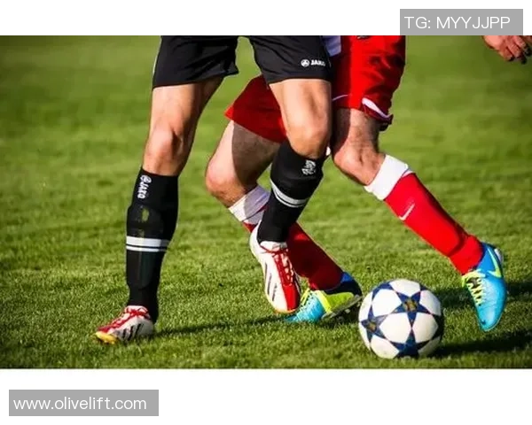 足球明星腿疼的原因揭秘及如何有效预防运动损伤的方法探讨